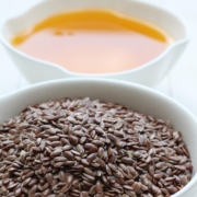 hørfrø Nærbillede af hele hørfrø, som er en af de bedste kreative kilder til plante-baseret Omega-3.